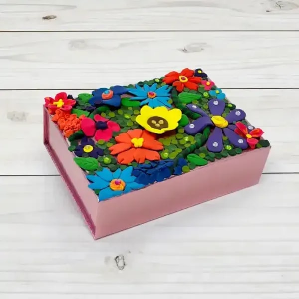 Crayola Creations Model Magic Sculpted Jewellery Box Craft Kit 5 Crayola Creations Model Magic Sculpted Jewellery Box Craft Kit - Image 5