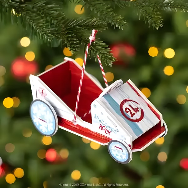 The Elf on the Shelf Orna Moments Scout Elf Racer 4 The Elf on the Shelf Orna Moments Scout Elf Racer - Image 4